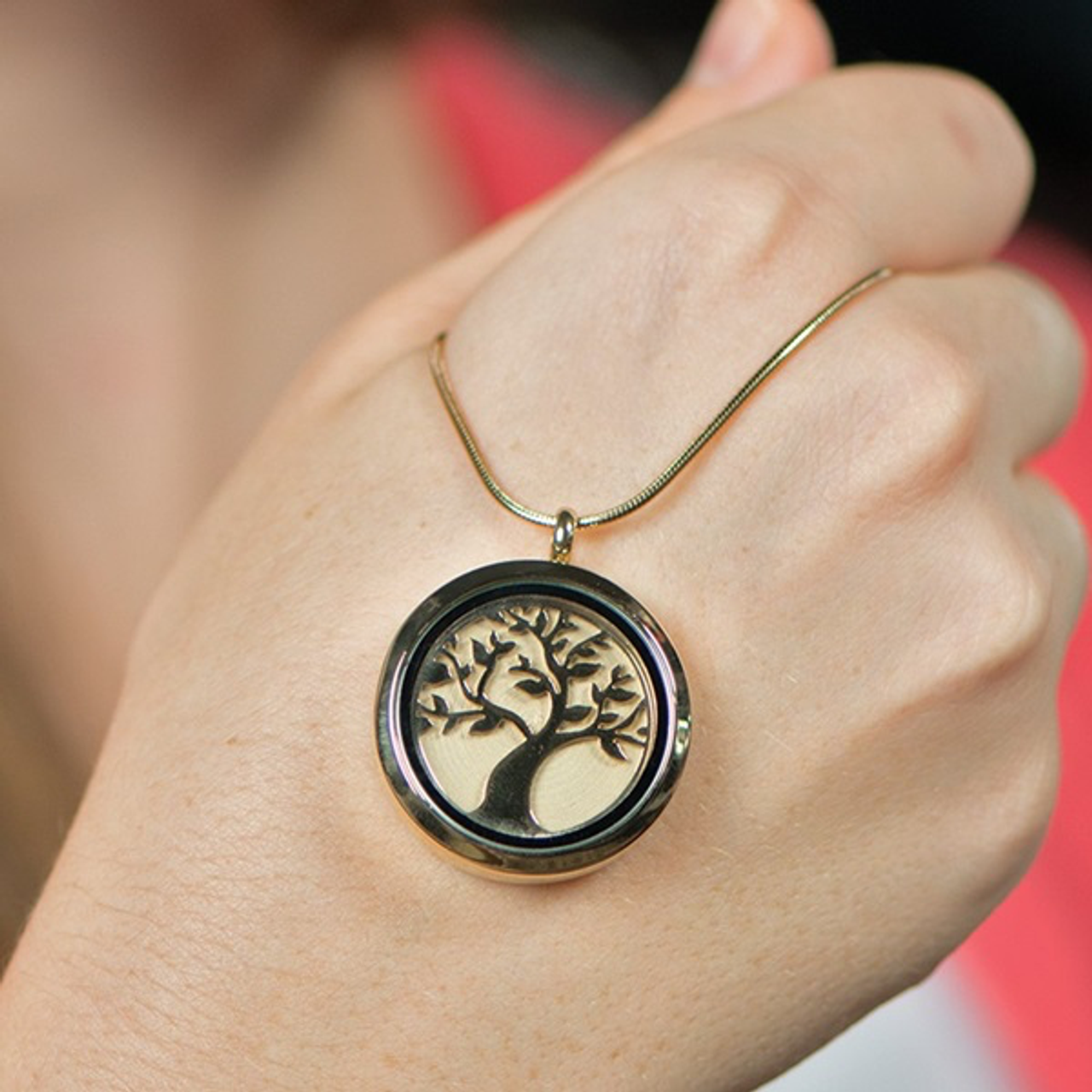 Round Necklace In Gold With Tree